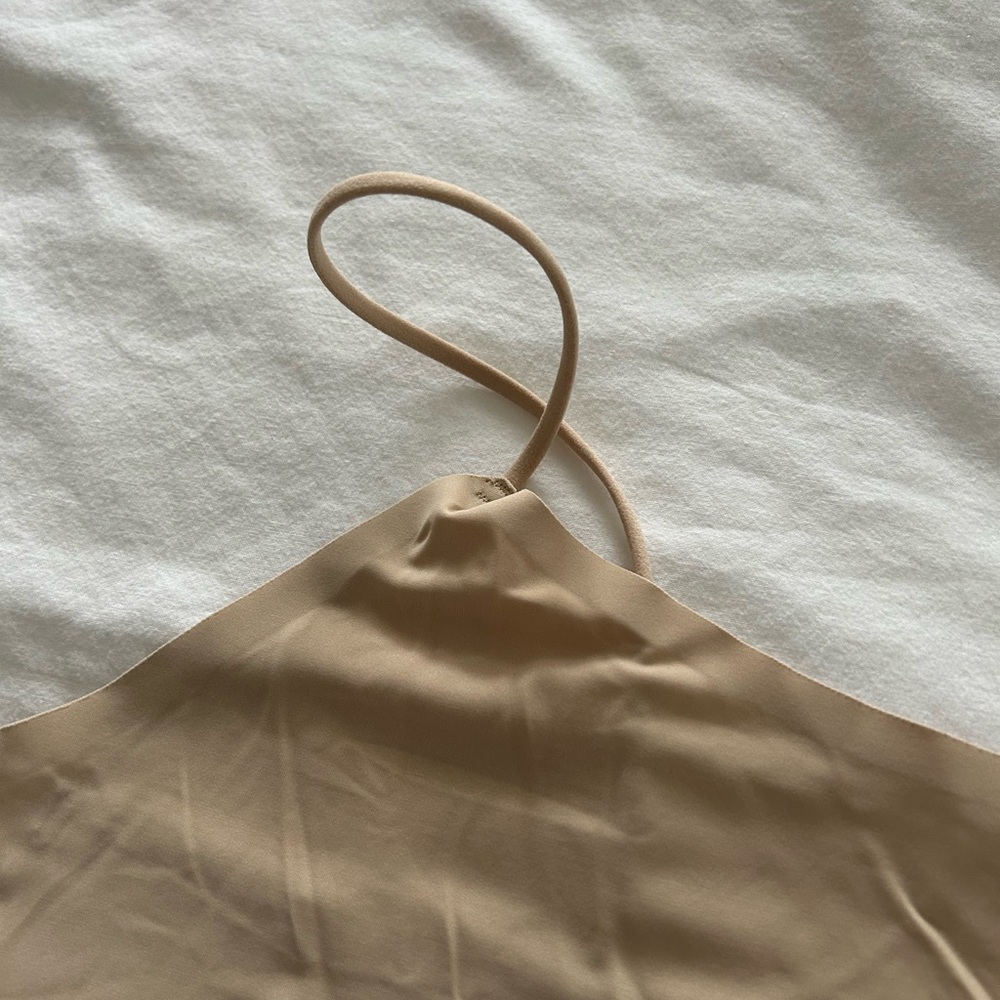 SKIMS Nude Bandeau - Picture 5 of 6